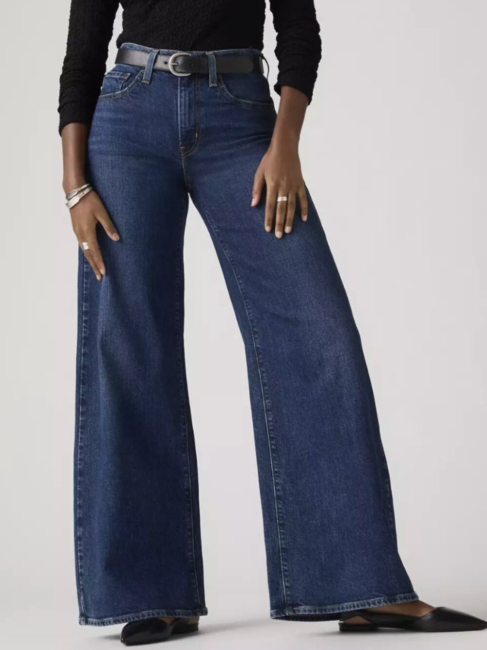 Levi's High Rise Wide Leg jeans, size 33x 32